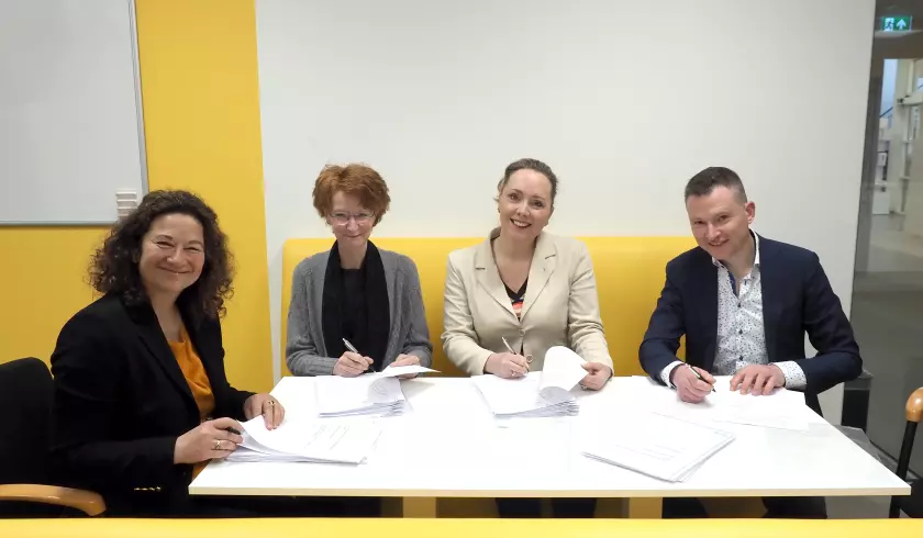 Ondertekening Leerroutes inburgering - april 2022 